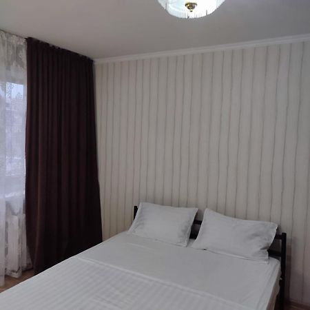 Стандарт Апартаменты Ул.Урицкого 74 Pavlodar Exterior photo