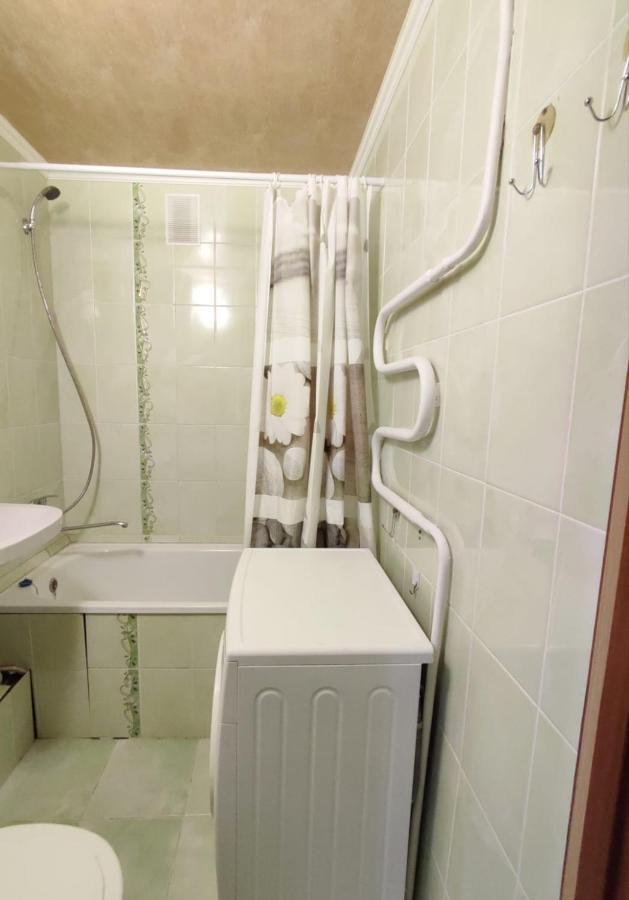 Стандарт Апартаменты Ул.Урицкого 74 Pavlodar Exterior photo